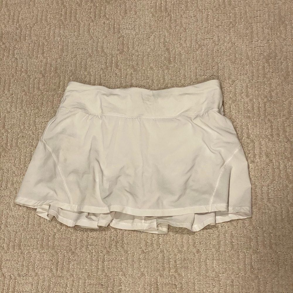 Lululemon “circuit breaker” skirt (White 6)